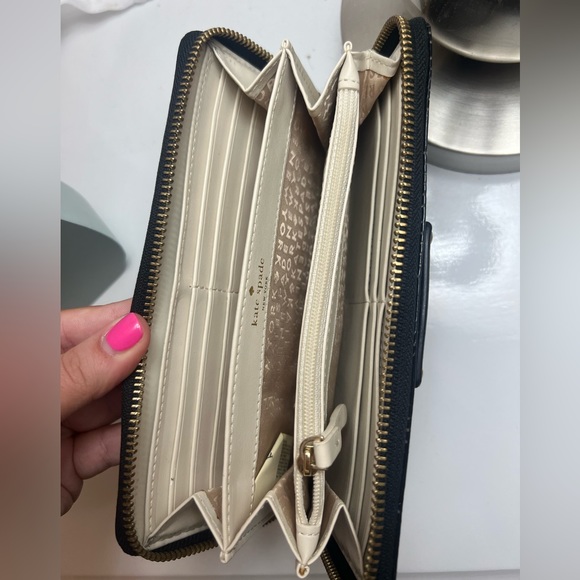 Kate Spade wallet - Picture 2 of 2